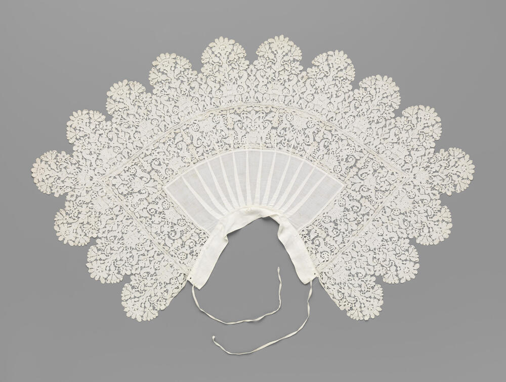 Linen and Bobbin Lace Collar