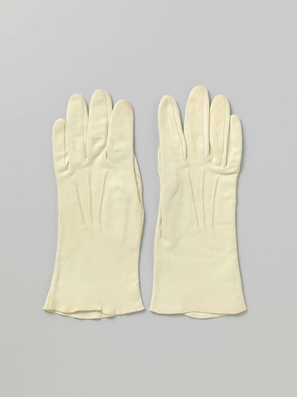 Handschoen van cremekleurig vilt