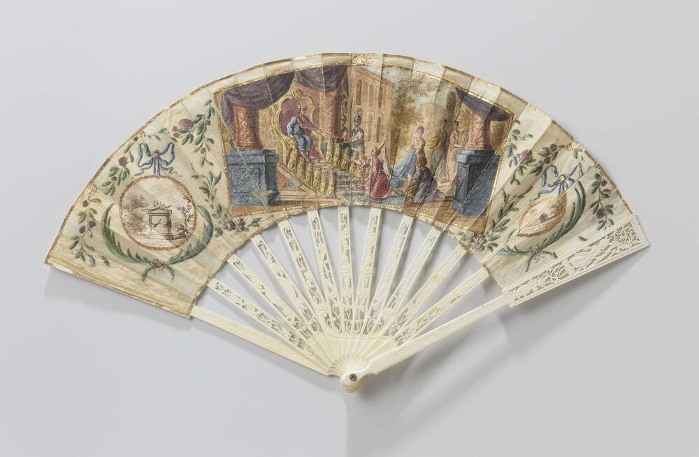 Vouwwaaier met (rijst)papieren blad waarop, met tempera koning Salomo en de koningin van Sheba, op…
