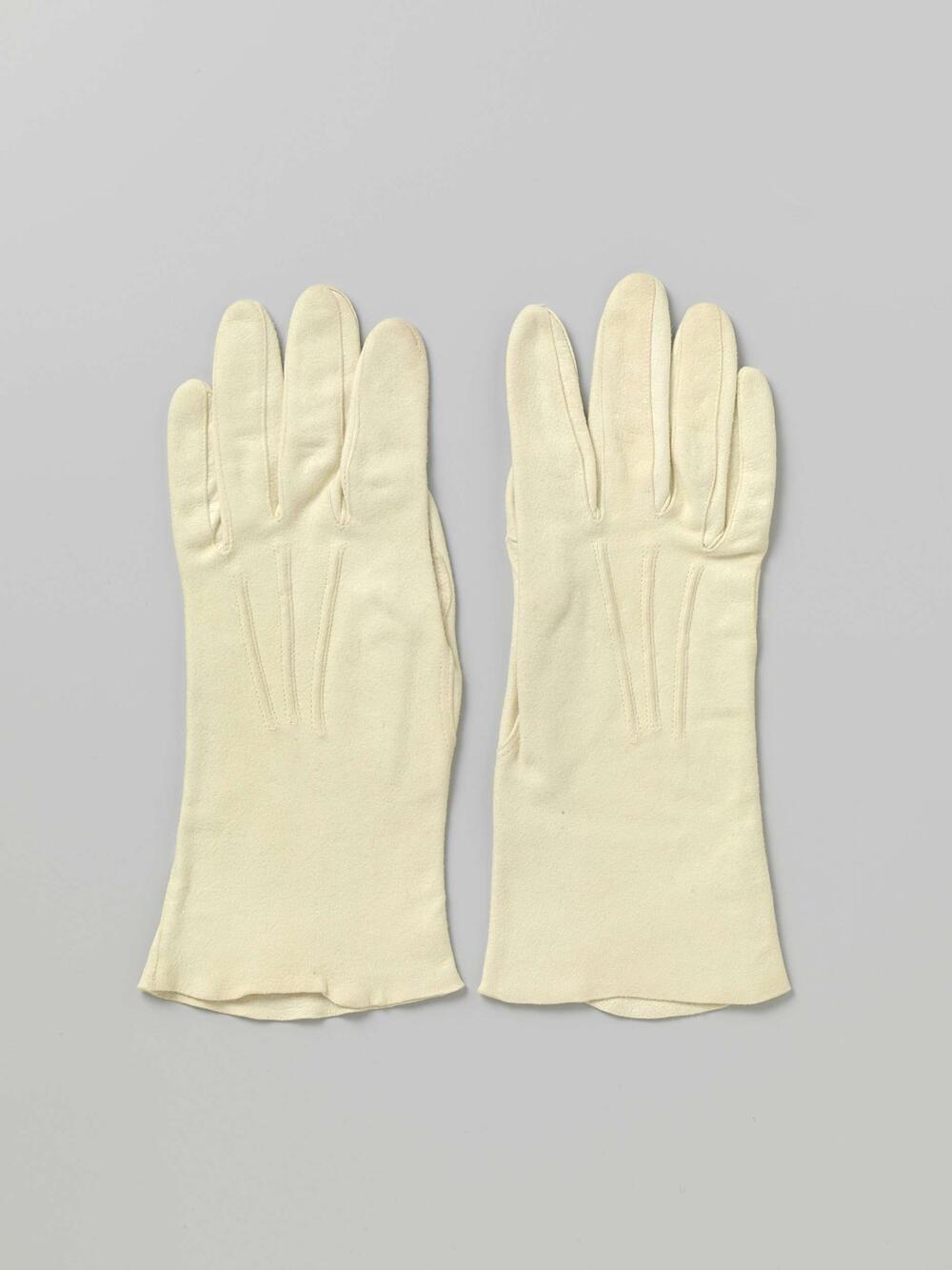 Handschoen van cremekleurig vilt