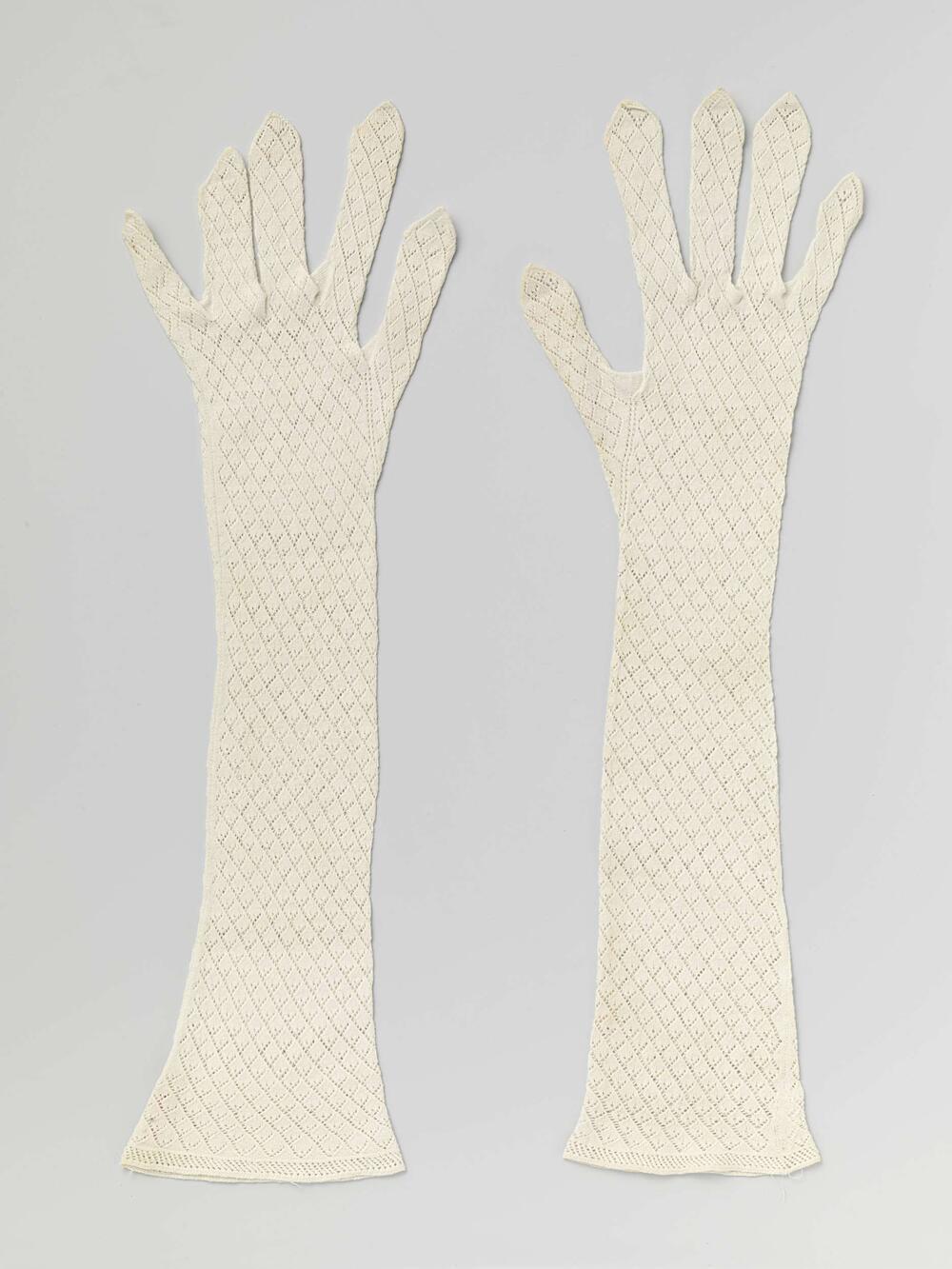 Pair of gloves