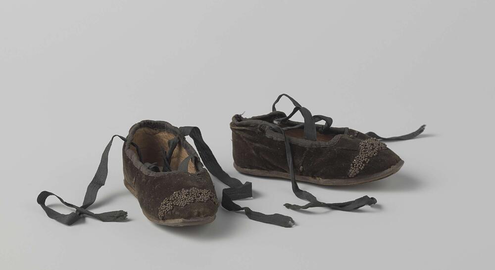 Schoen van zwart fluweel
