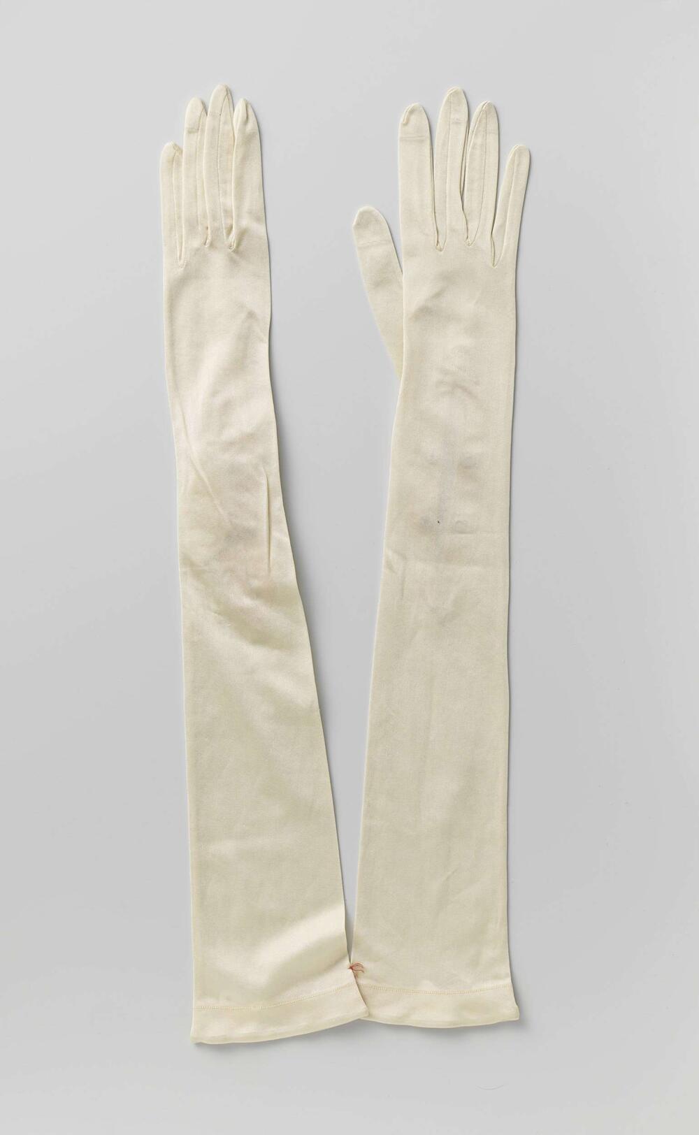 Handschoenen in wit zijden tricot, met drukknoopsluiting