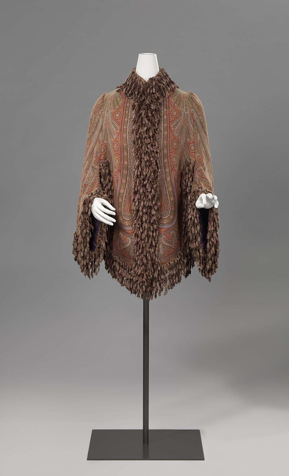 Mantel (dolman), gemaakt van een sjaal
