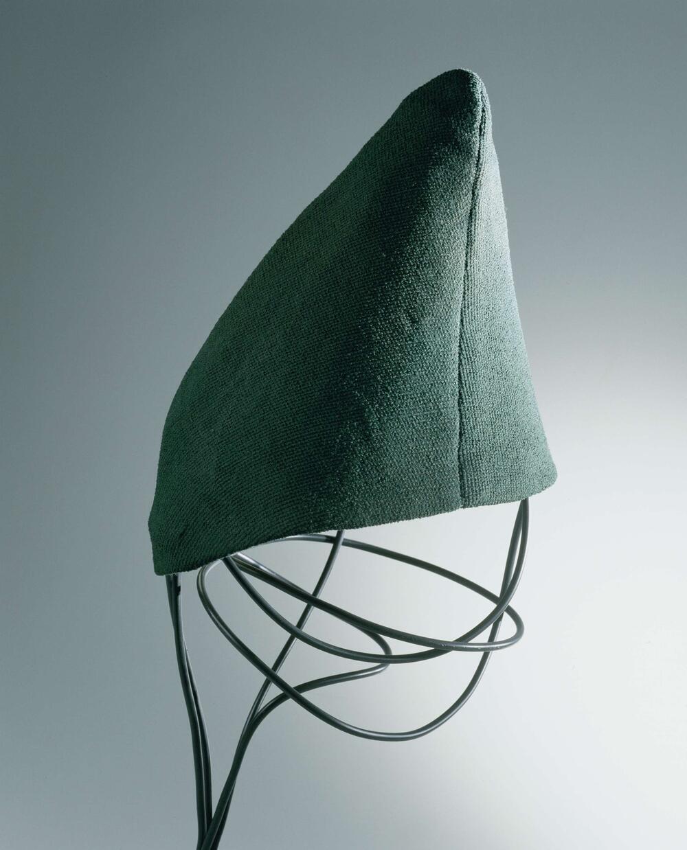 Punthoed van groen bouclé