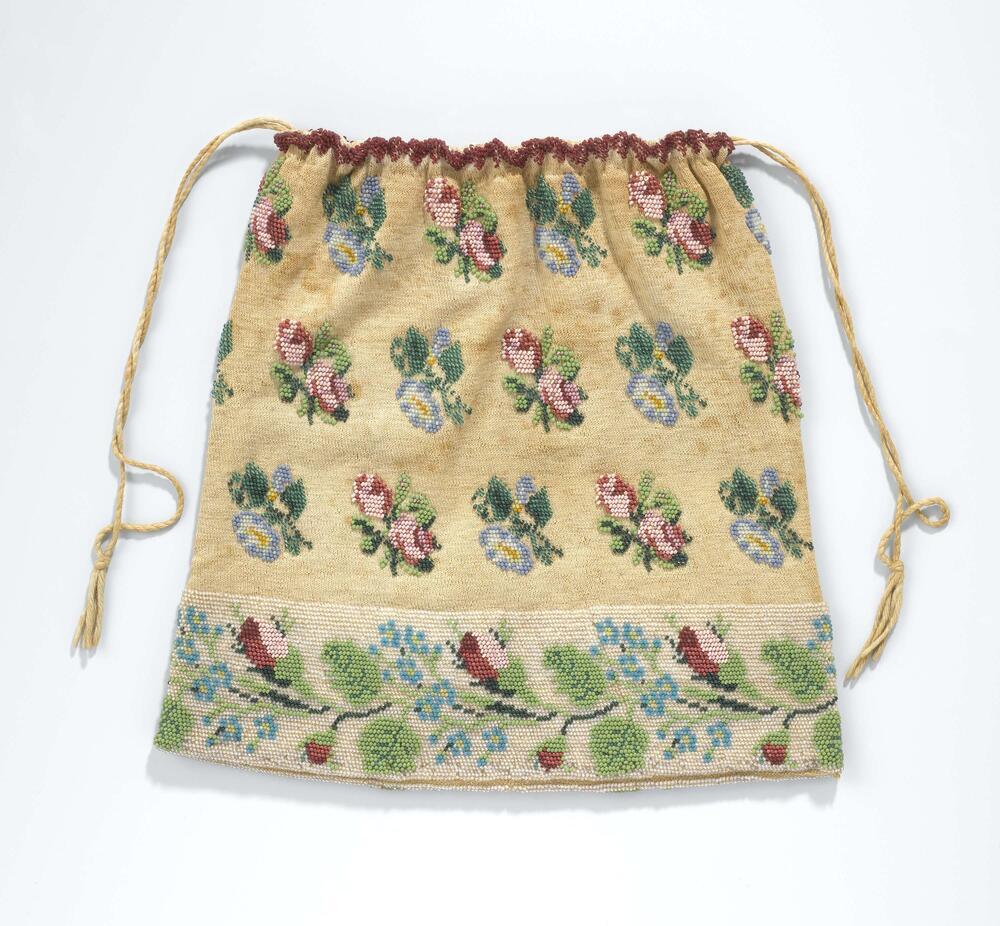 Reticule in een plat rechthoekig model van gebreid ecrukleurig katoen met ingebreid bloemenpatroon…