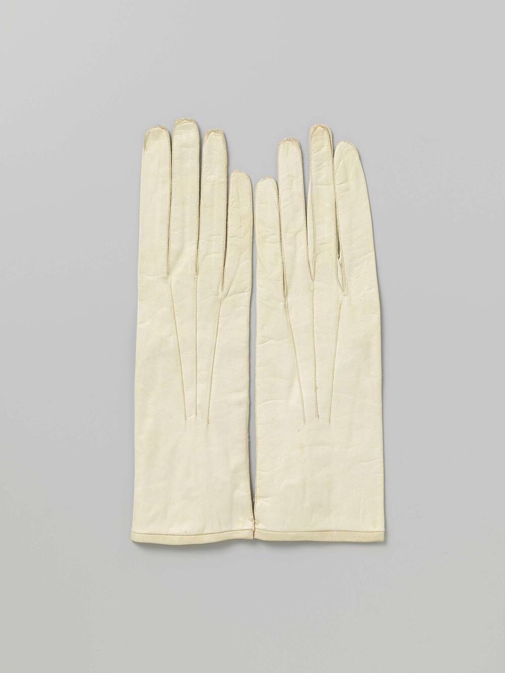 Visitehandschoen van wit glacéleer