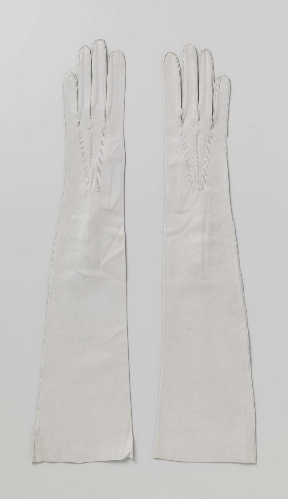Pair of long gloves