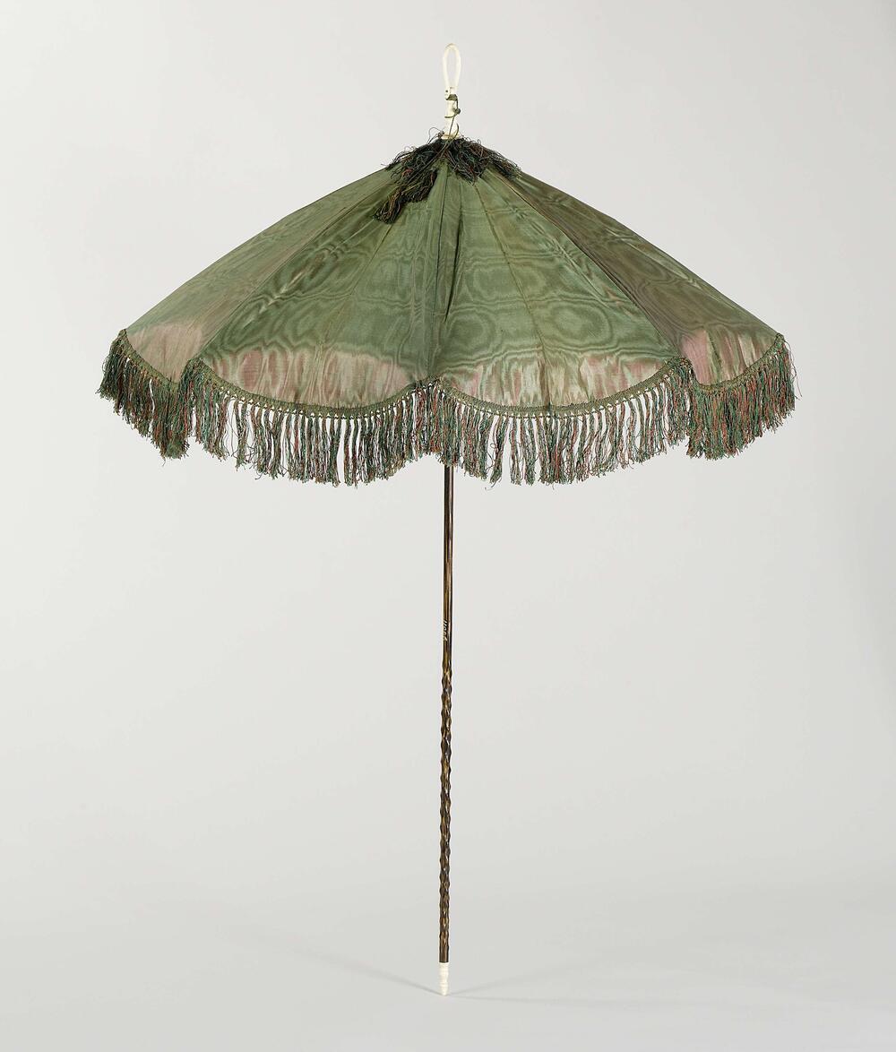 Fringed parasol