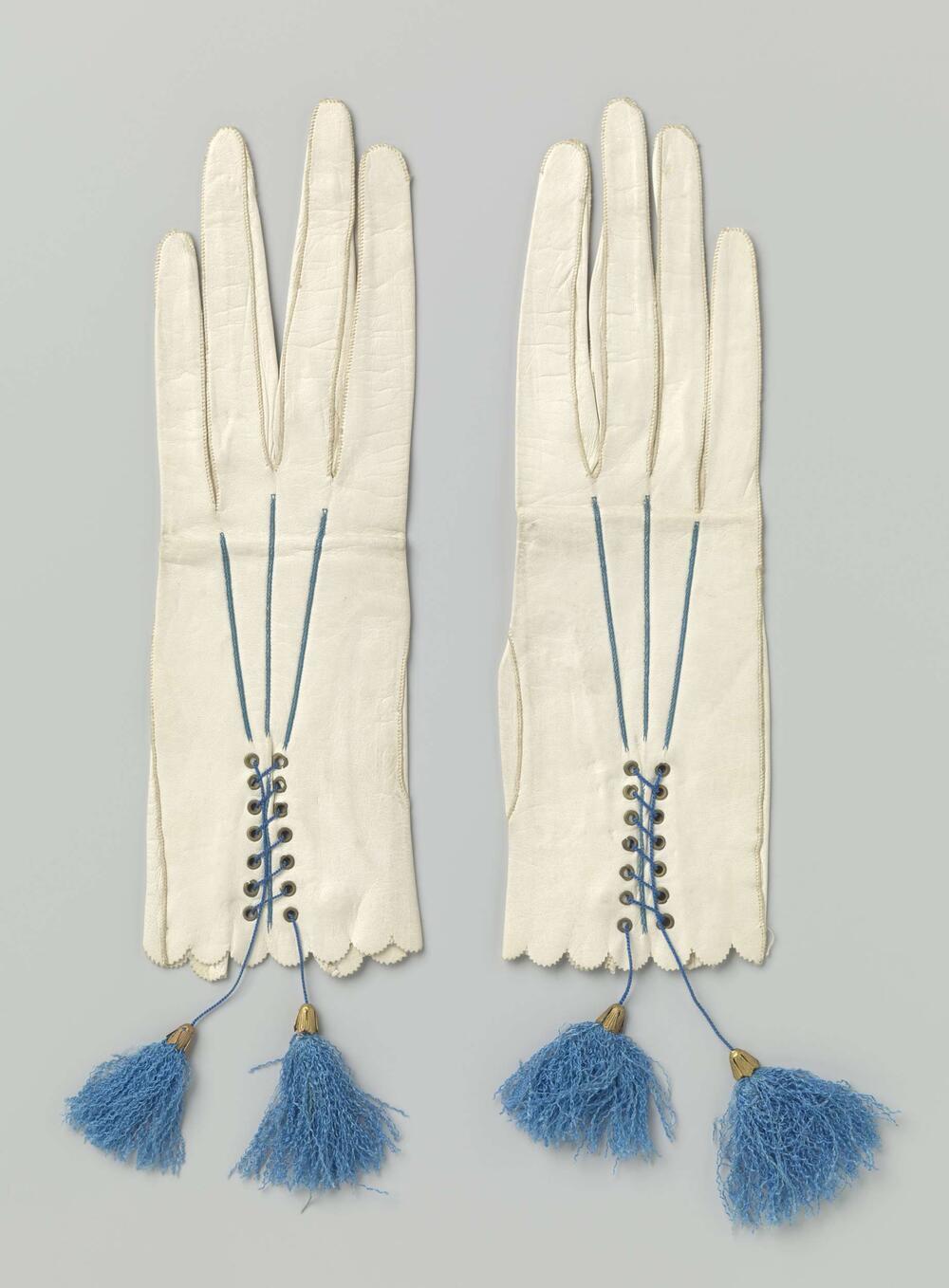 Pair of gloves with tassels