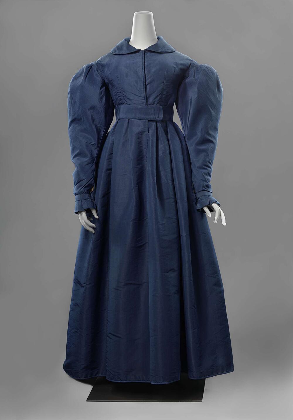 Redingote with leg-of-mutton sleeves