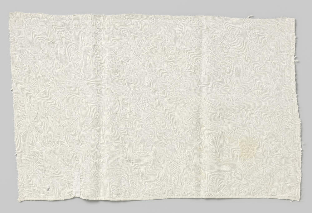 Fragment van een rok (?) in Zaans stikwerk