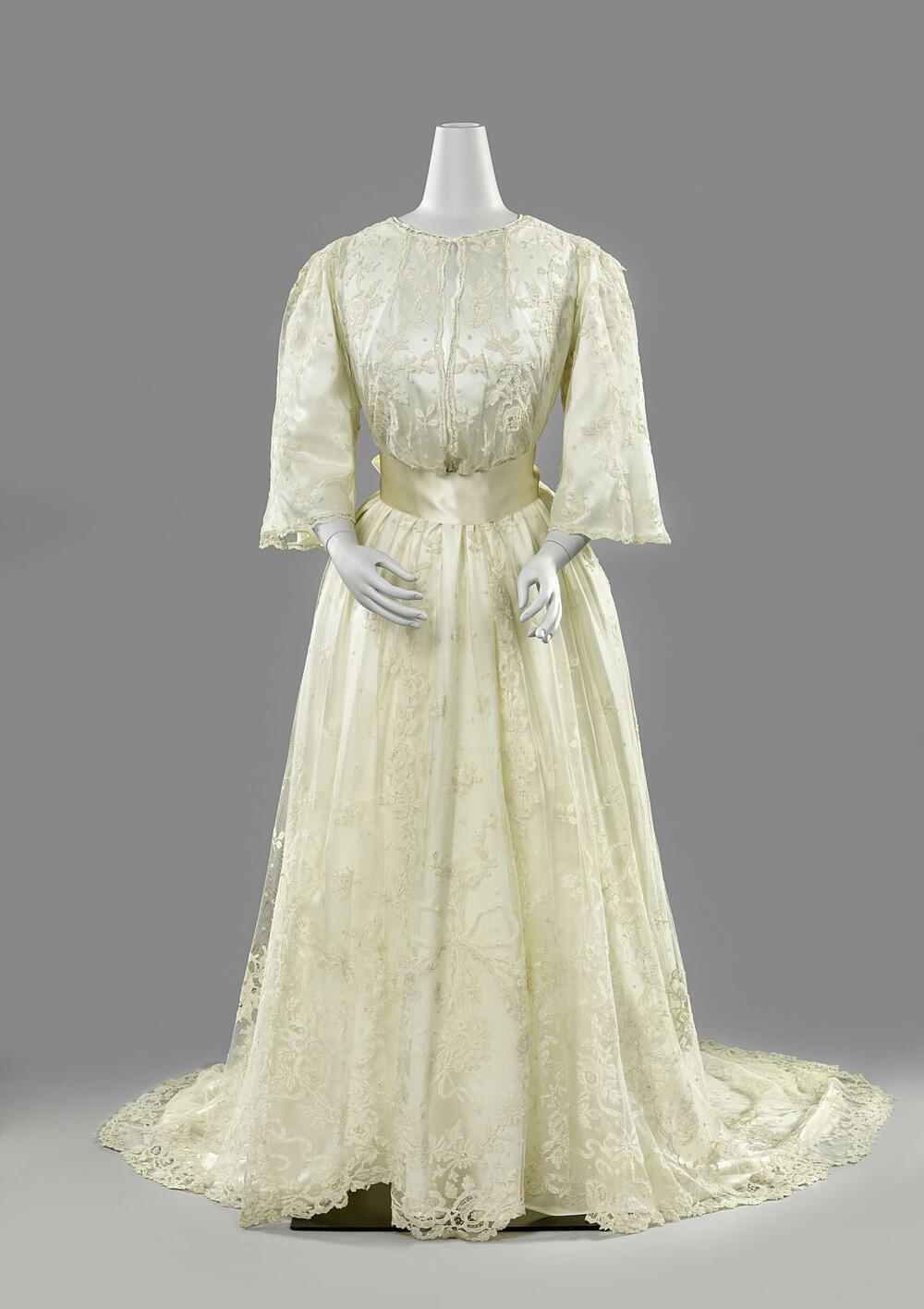 Lace wedding dress