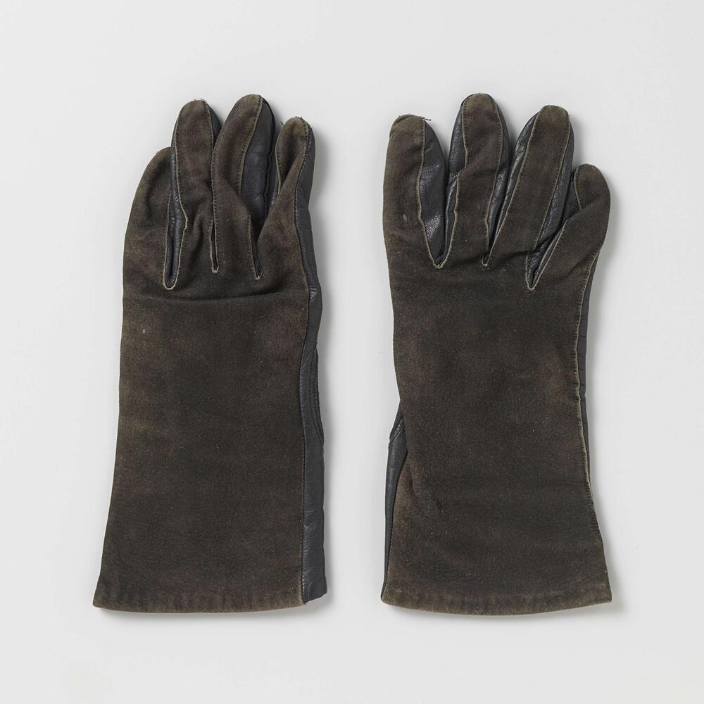 Handschoen van bruin suède en zwart leer