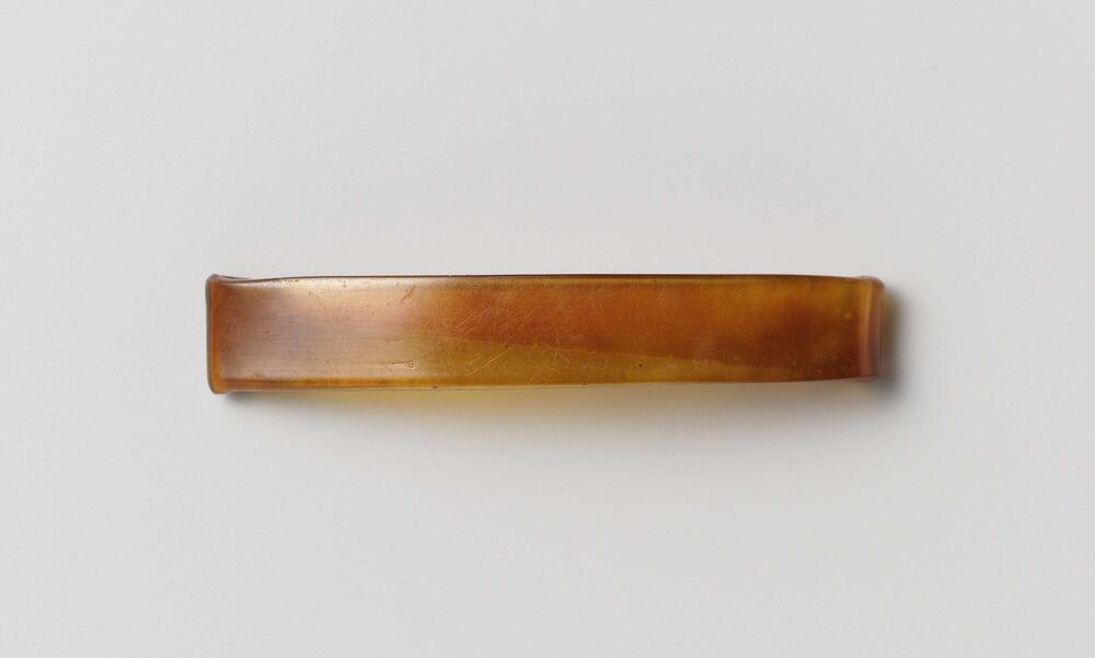 Haarspeld van bruine kunststof