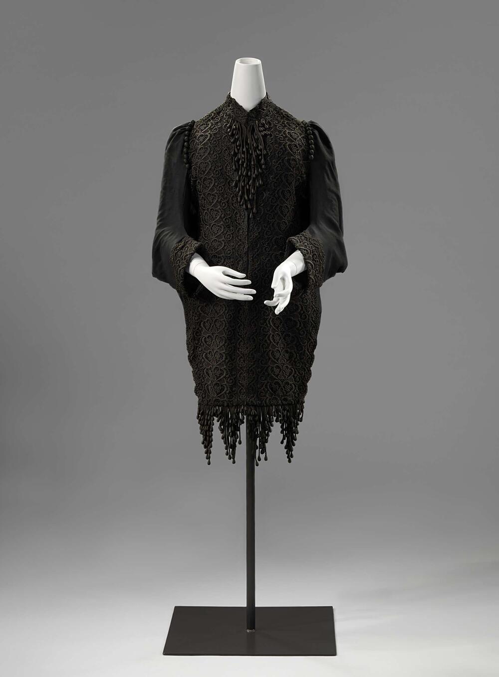 Mantel (dolman) met kant