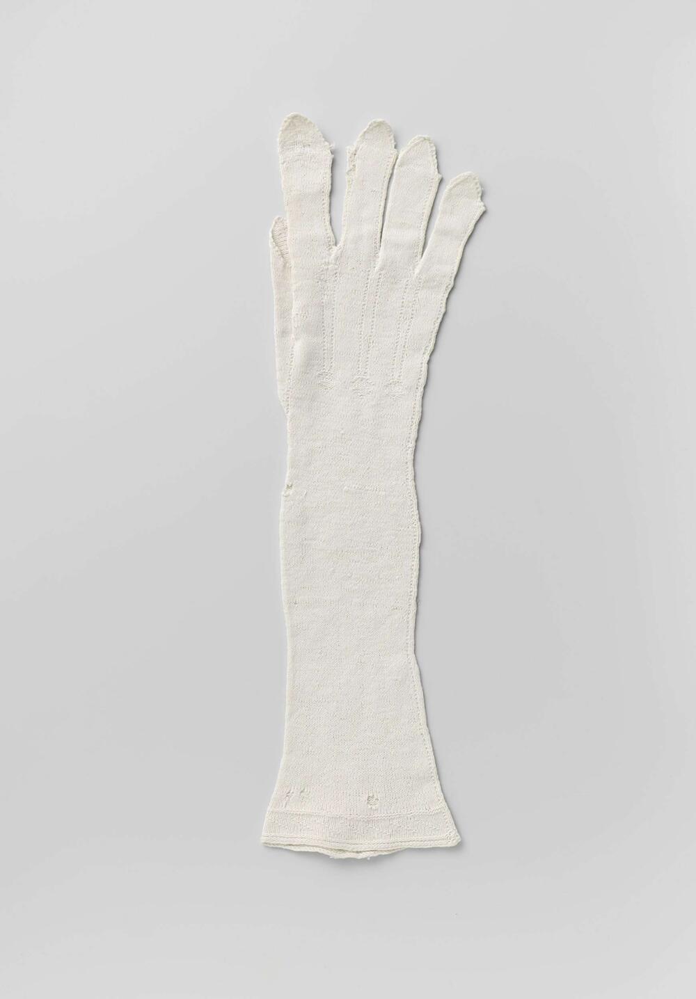 Handschoen van witte katoen gebreid