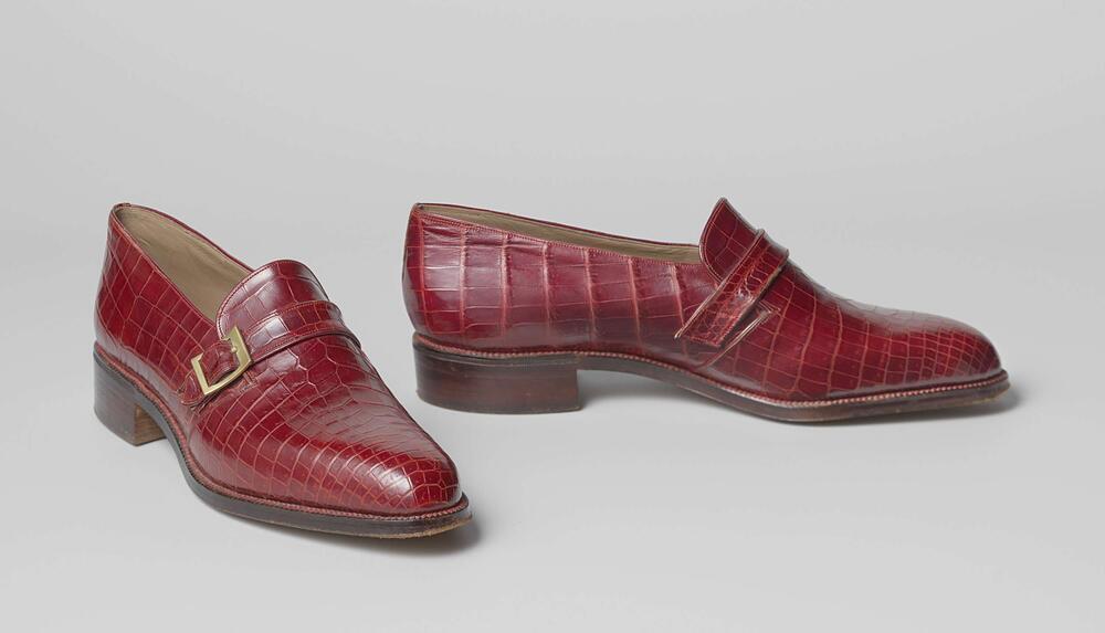 Pair of shoes (oxfords)