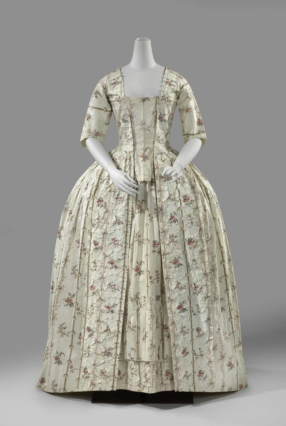Overjapon met rok (robe à la française)