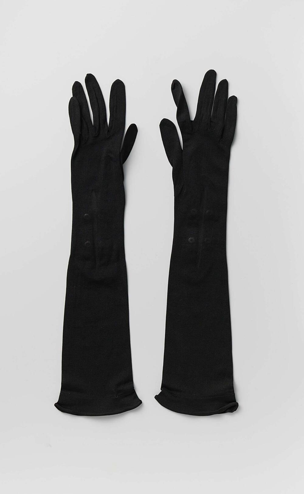 Rouwhandschoen van zwarte zijden tricot met twee drukknopen