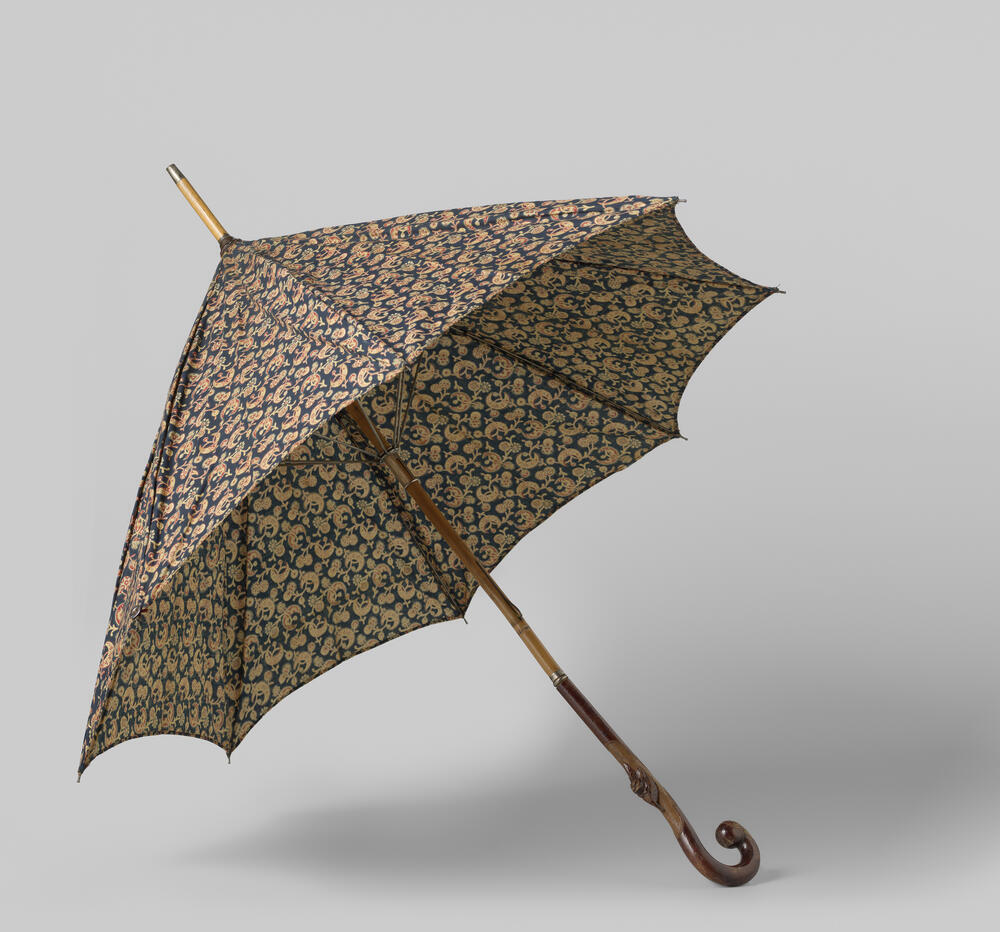 Parasol met dek van donkerblauw katoen bedrukt met een rode en naturelkleurige halve manen en…