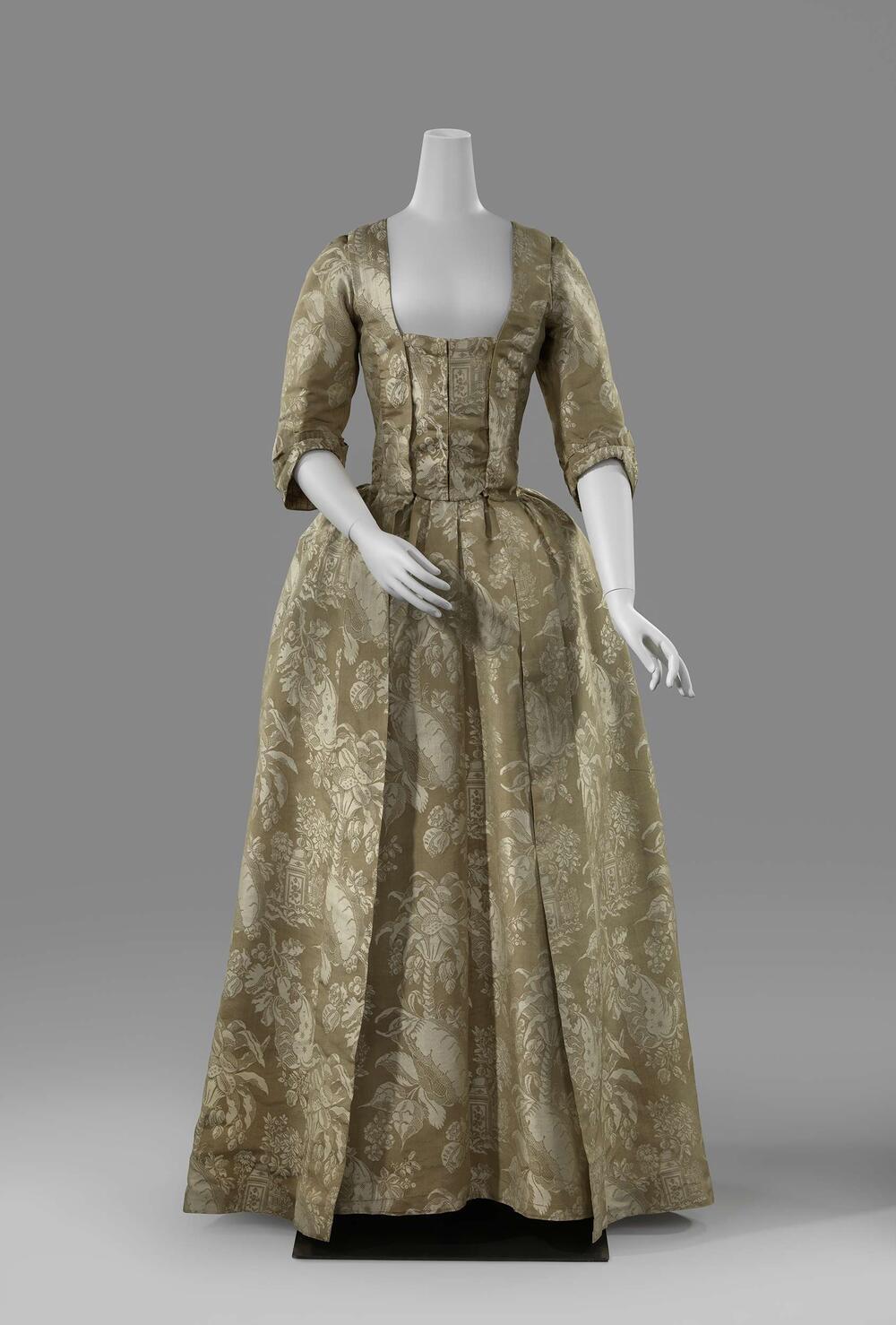 Fitted Gown (robe ajustée)