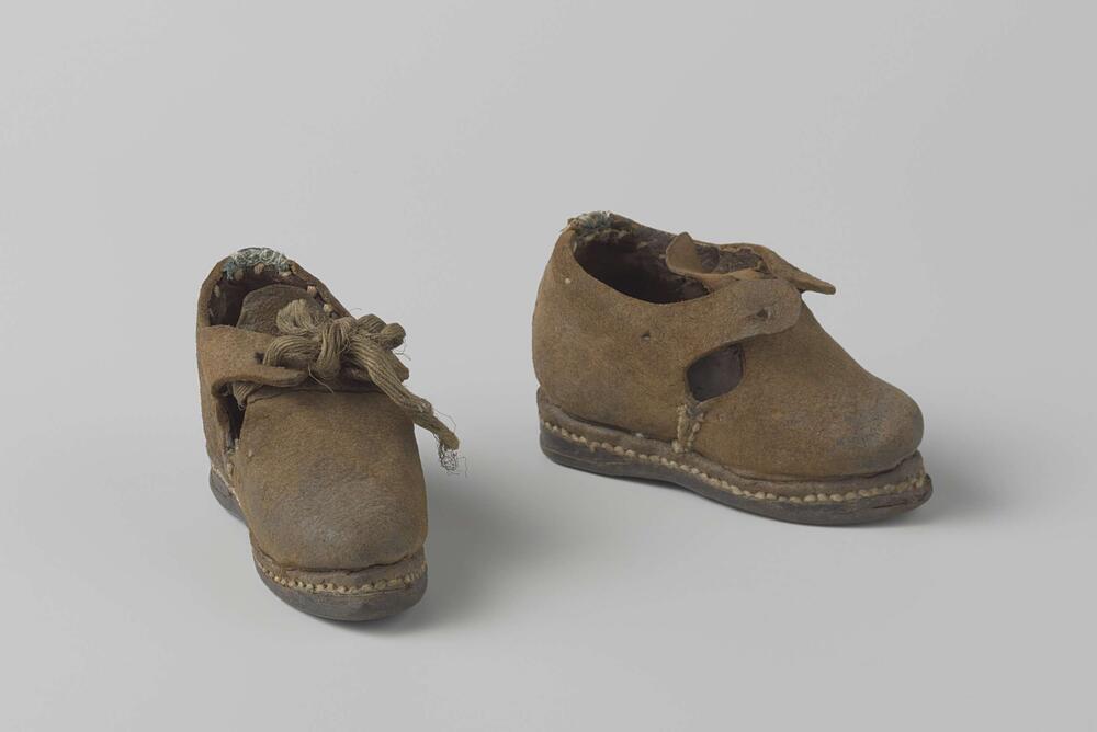 Schoen van beige leer