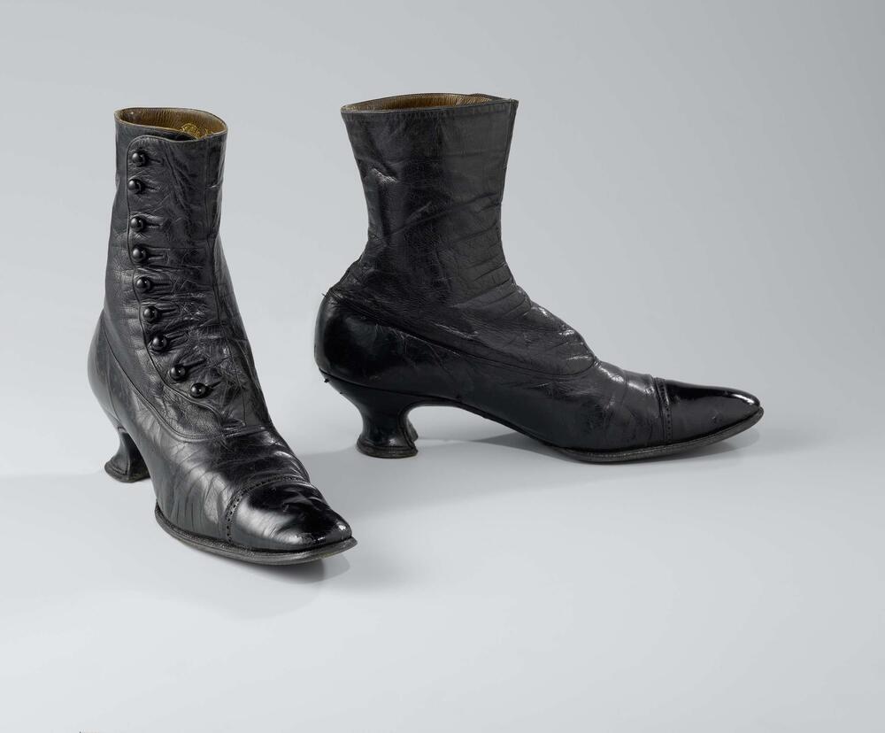 Pair of buttoned boots