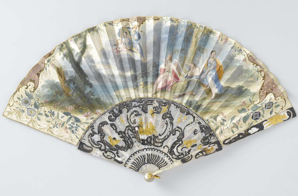 Vouwwaaier rmet blad van papier waarop met aquarel een voorstelling van Hermes, met ovaal…