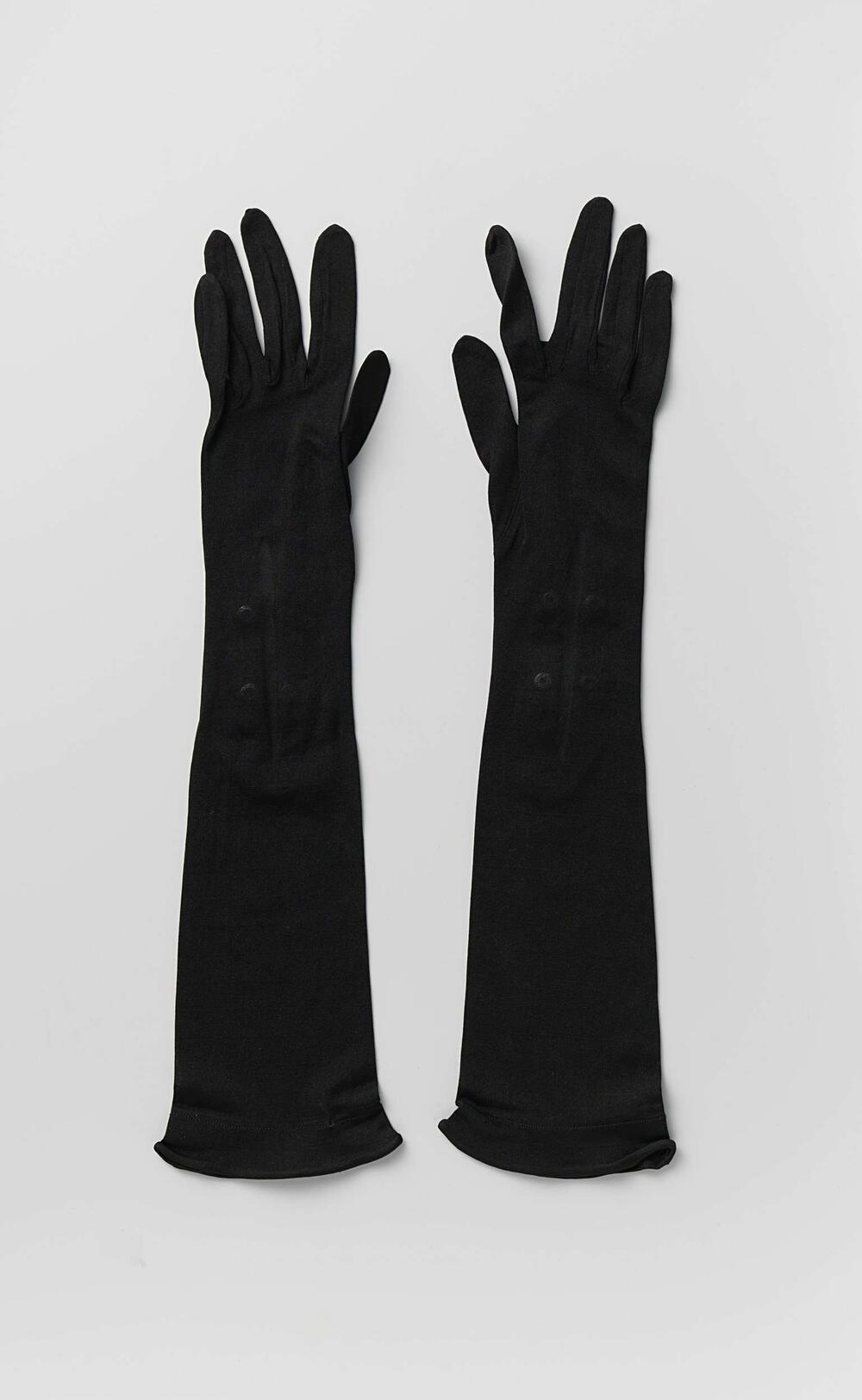 Rouwhandschoen van zwarte zijden tricot met twee drukknopen