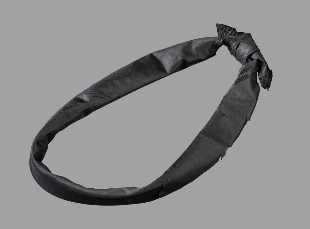 Knoopdoek voor bij een mannenkostuum
