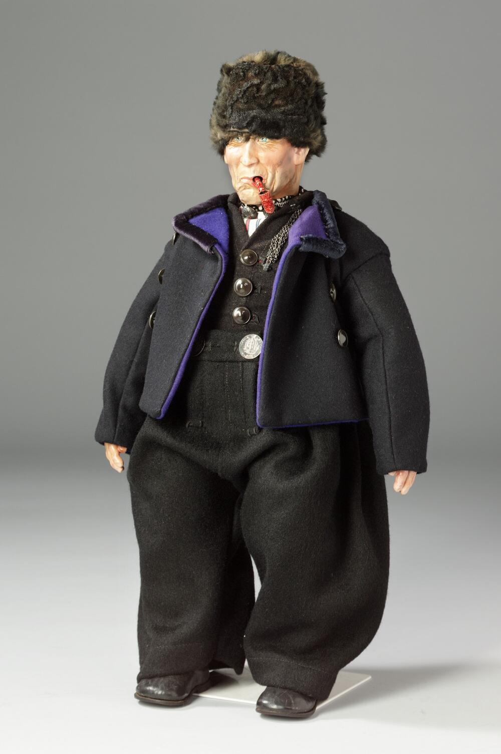 Klederdrachtpop van een man uit Volendam
