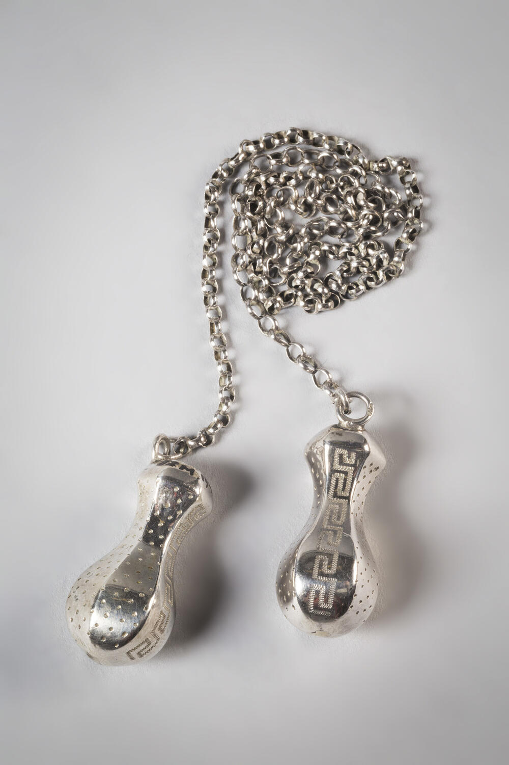 Breinaalddoppen aan jasseronketting