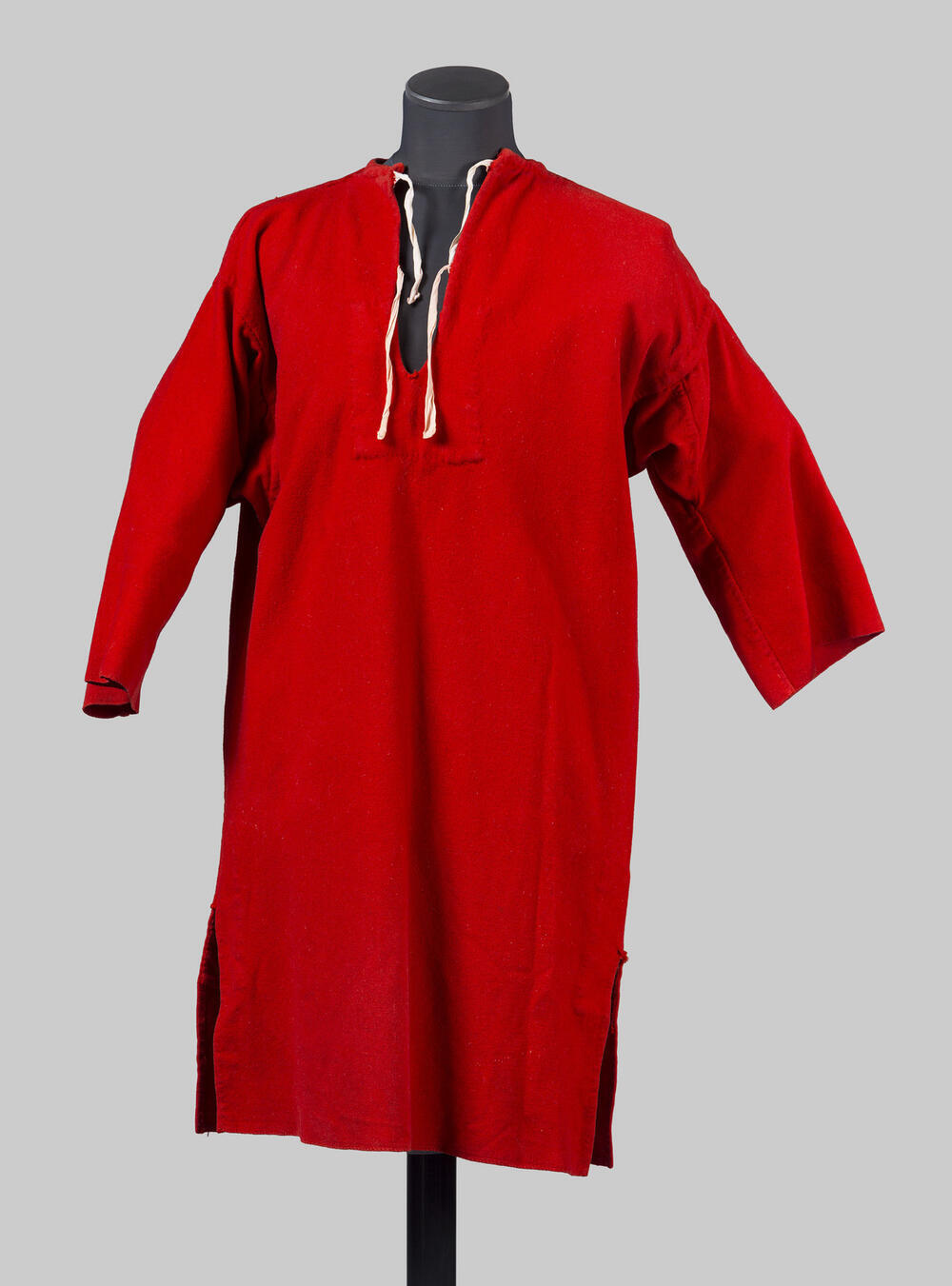 Rood baaien hemd voor een man, Marken