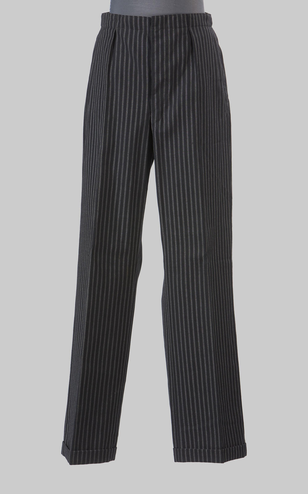Pantalon behorend bij Friese slippenjas van een man