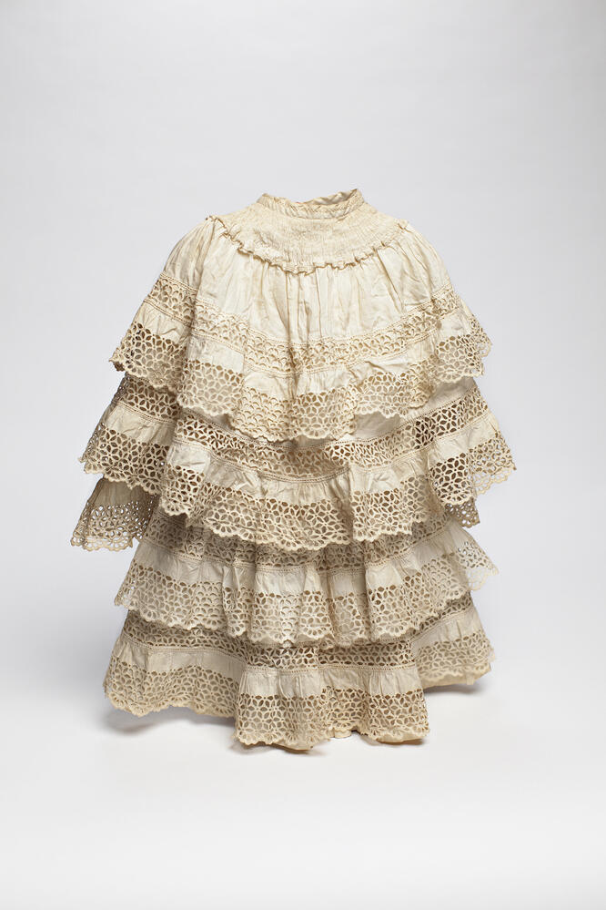 Witte katoenen kinderjurk