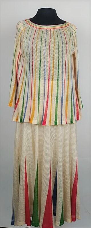 Ensemble, rainbow,  rok en top, van gebreide stof met kleuraccenten