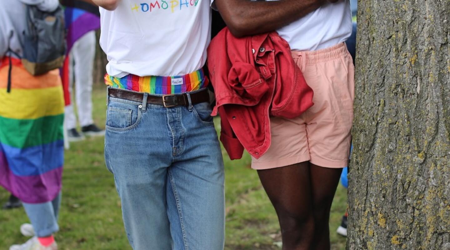 Pride Power 2021, Sander & Laurebalo with Rainbow chain by Paul Derrez, photo MisjaB.nl.