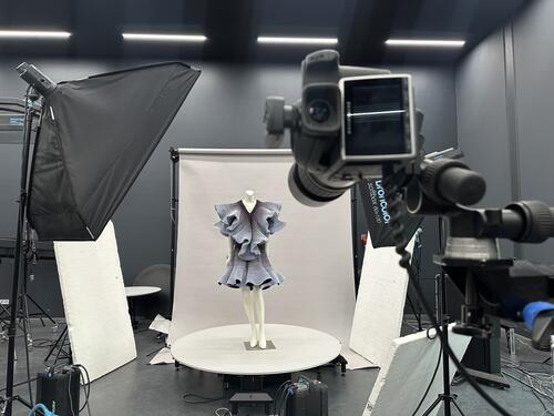 360-graden fotografie in studio CCNL door fotograaf Frans Pegt (Rijksmuseum), 2024, collectie Textielmuseum Tilburg