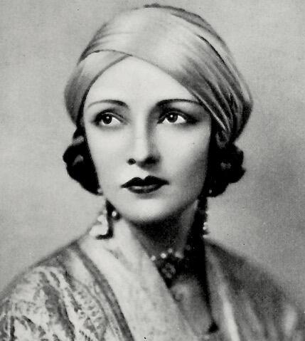 Natacha Rambova met turban