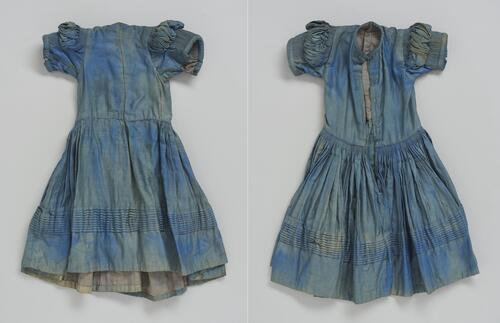 Huizer doopjurkje, gemaakt van een trouwschort door Klaasje Visser-Bout, 1924, Inv.nr. N.44089, collectie Nederlands Openluchtmuseum Arnhem.