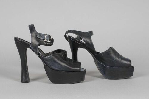 Schoenen gedragen door Barbara Pouwels in Klaagliederen