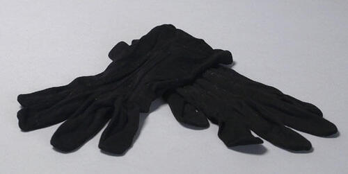 Handschoenen gedragen door E. Verkade als de Duivel in De Duivel van Franz Molnar