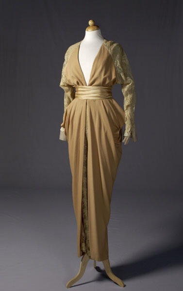Kostuum gedragen door Mary Dresselhuys als Caroline Ashley in Caroline (The Unattainable) (William Somerset Maugham)