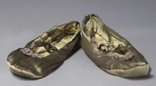 Balletschoenen gedragen door Tilly Sylon
