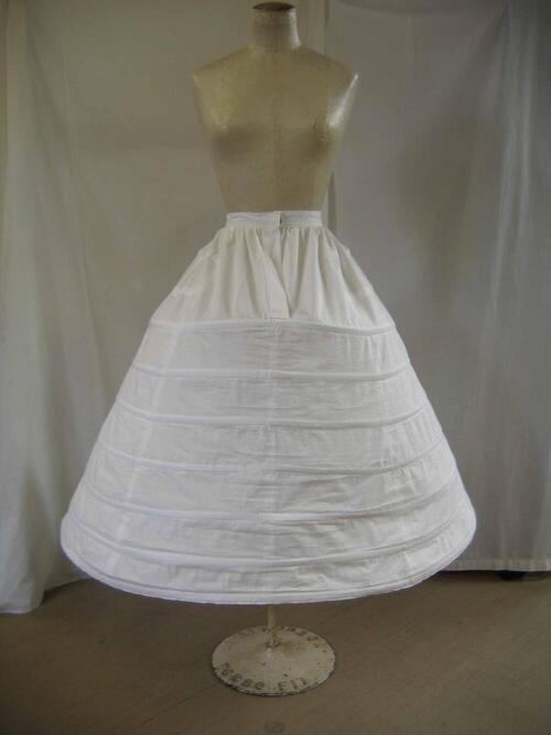 Crinoline (replica)