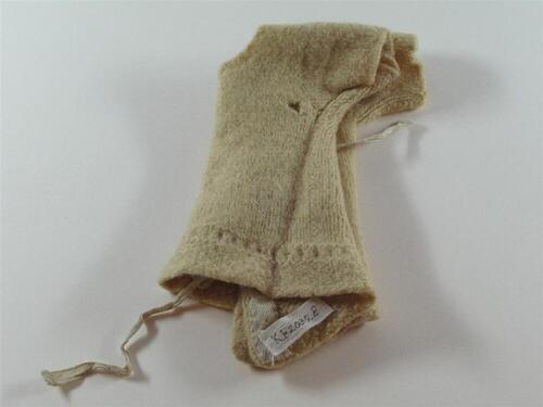 Vondelingenkleding: borstrok (hemd)