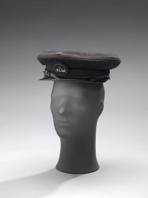 Uniformpet kruier Koninklijke Luchtvaart Mij.