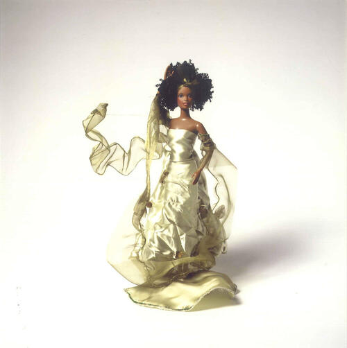 'Wervelwind', Barbiepop met trouwjapon van meidencentrum Silver Scissors