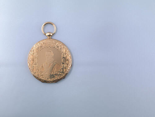 Ultraplat zakhorloge met een voorstelling van paus Pius IX en de St. Pieter